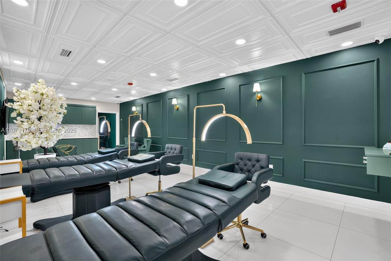 Turnkey Permanent Ma & Beauty Studio For Sale in Westchester - Photo 1