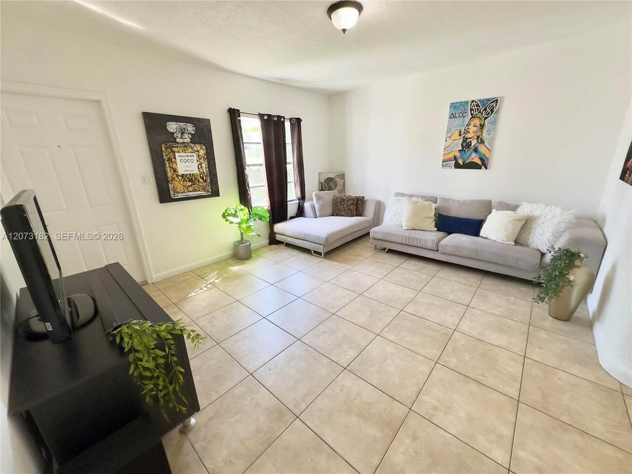 301 37th St - Photo 1