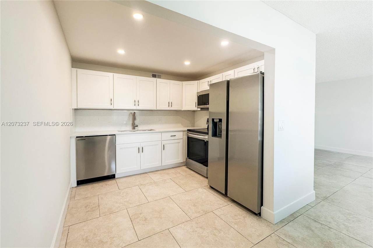 382 Wellington K - Photo 1