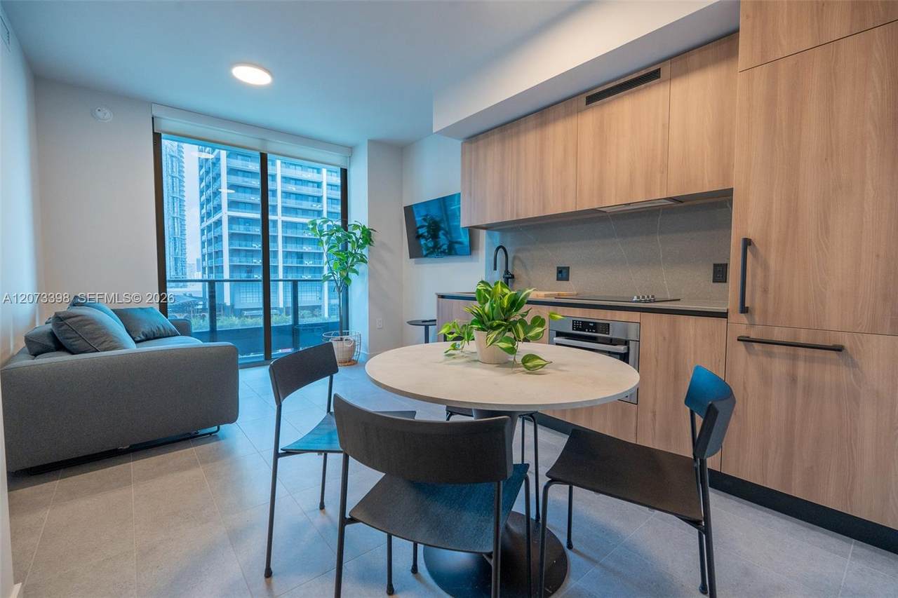 121 5th St - Photo 1