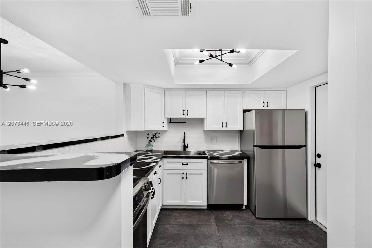 899 2nd Ave - Photo 1