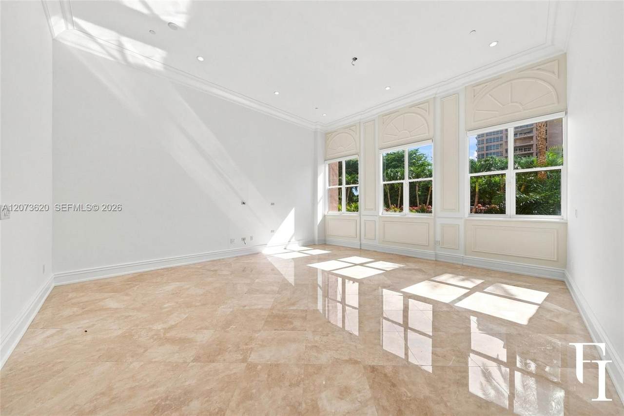 60 Edgewater Dr - Photo 1