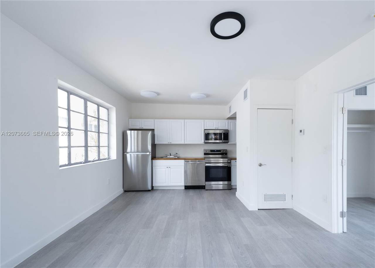 423 71st St - Photo 1