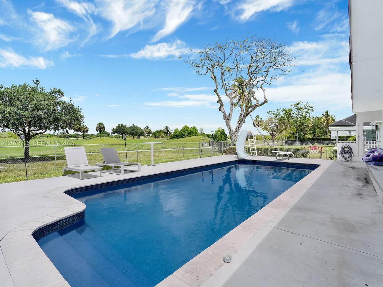 621 Tropical Way - Photo 1