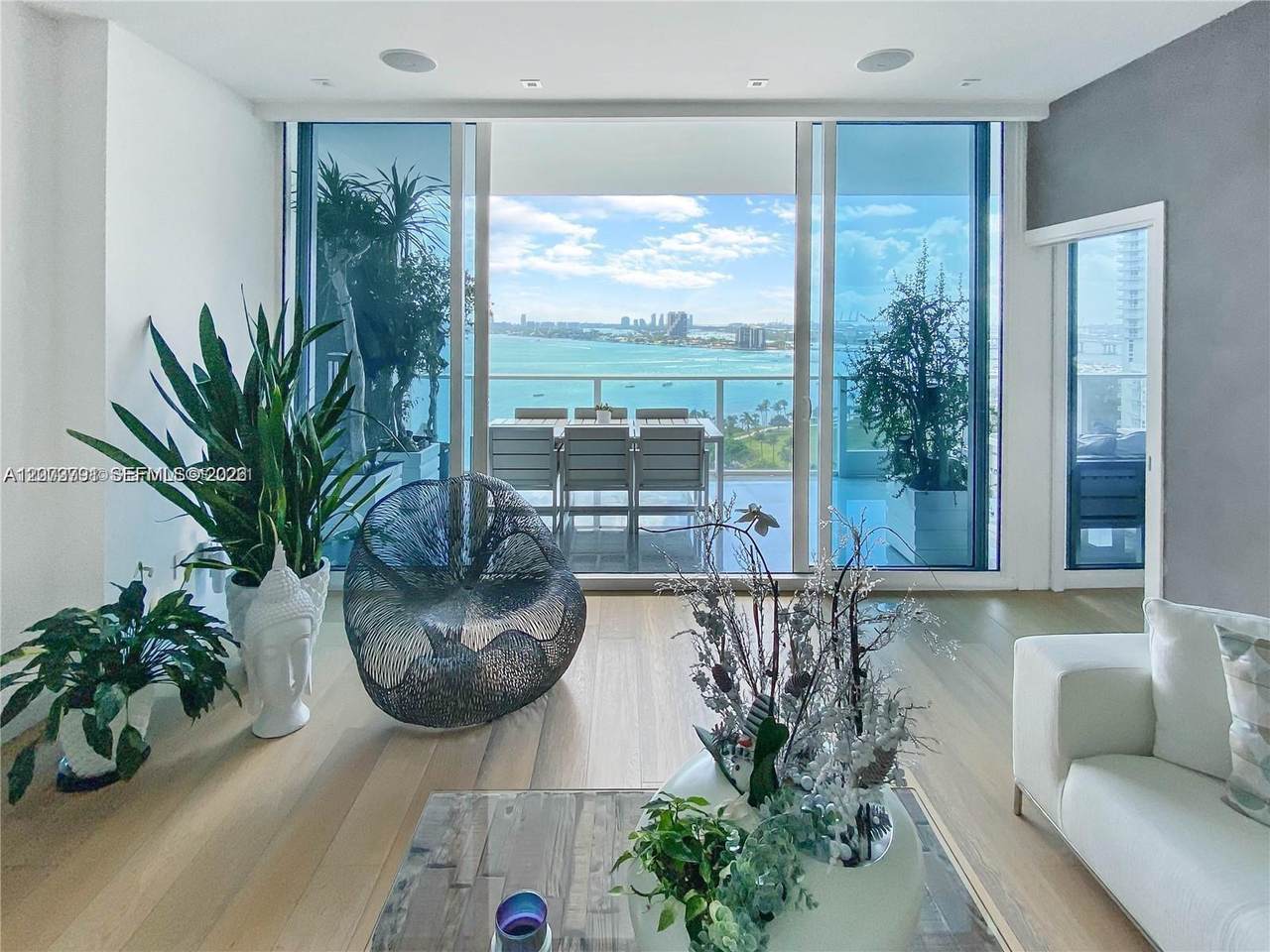 2020 Bayshore Dr - Photo 1