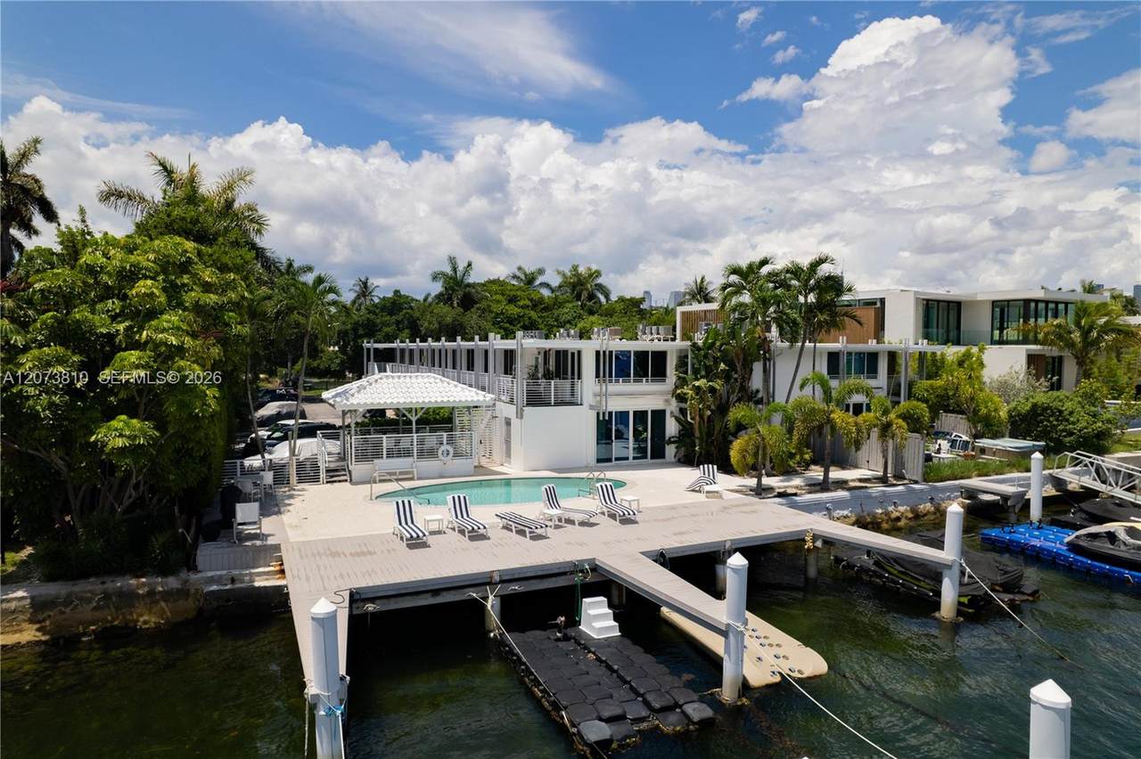 405 Hibiscus Dr - Photo 1