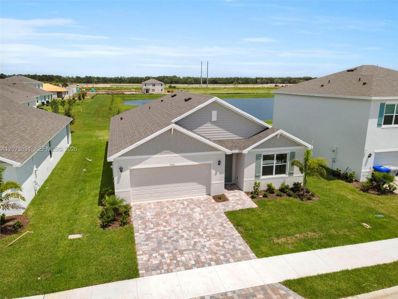 9082 Venetian Sq - Photo 1