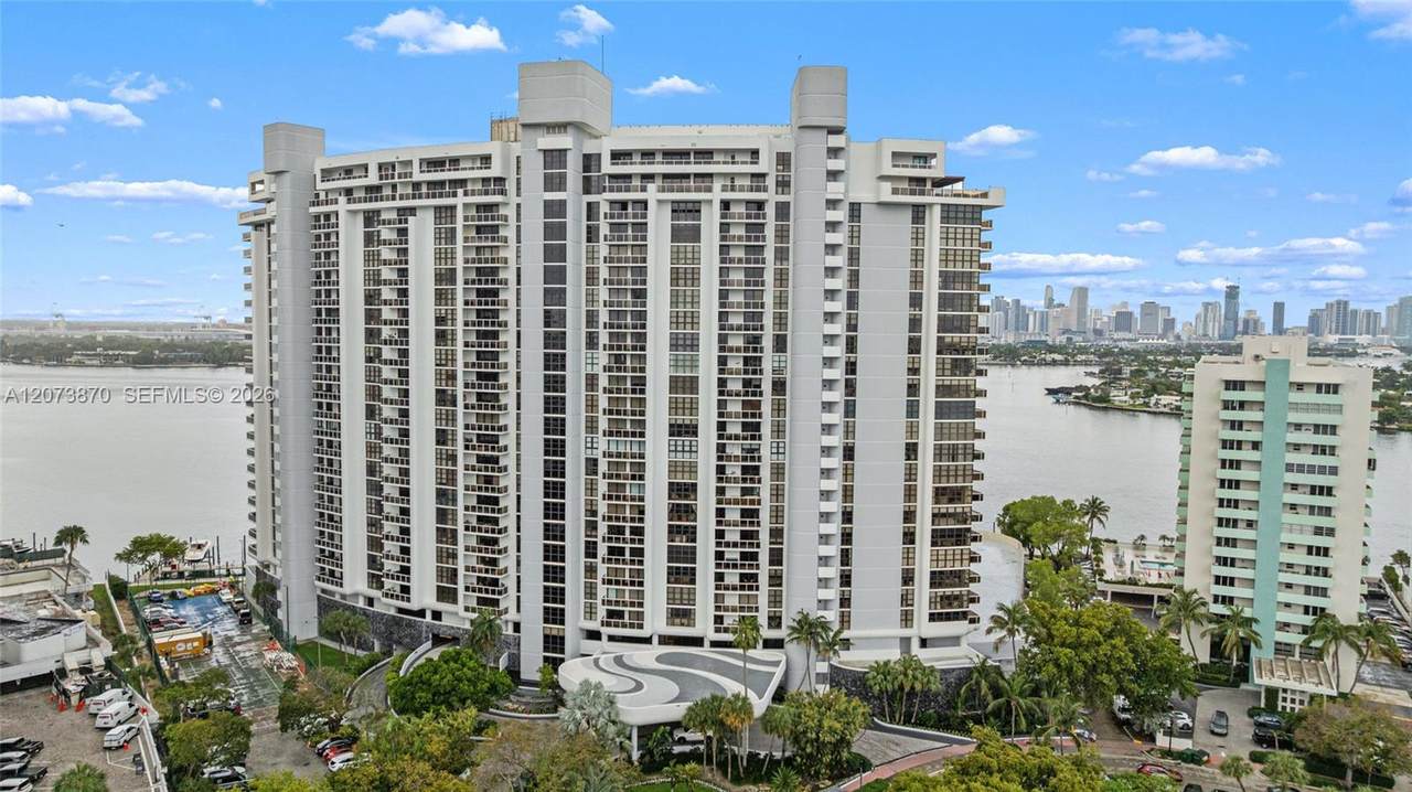 9 Island Ave - Photo 1