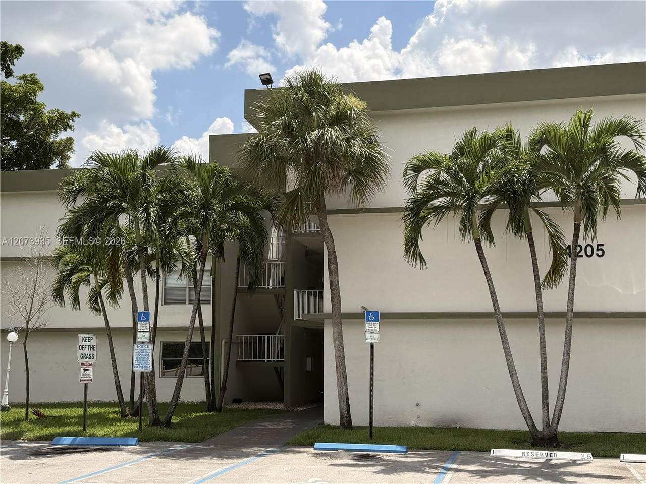4205 University Dr - Photo 1