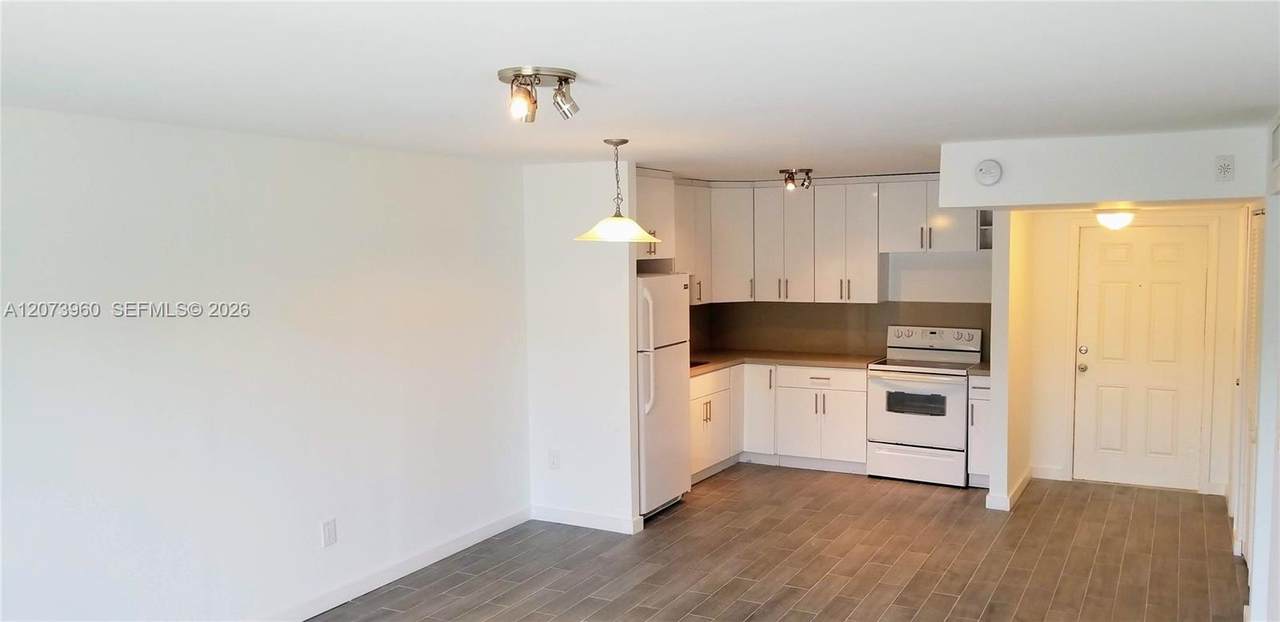 15205 6th Ave - Photo 1
