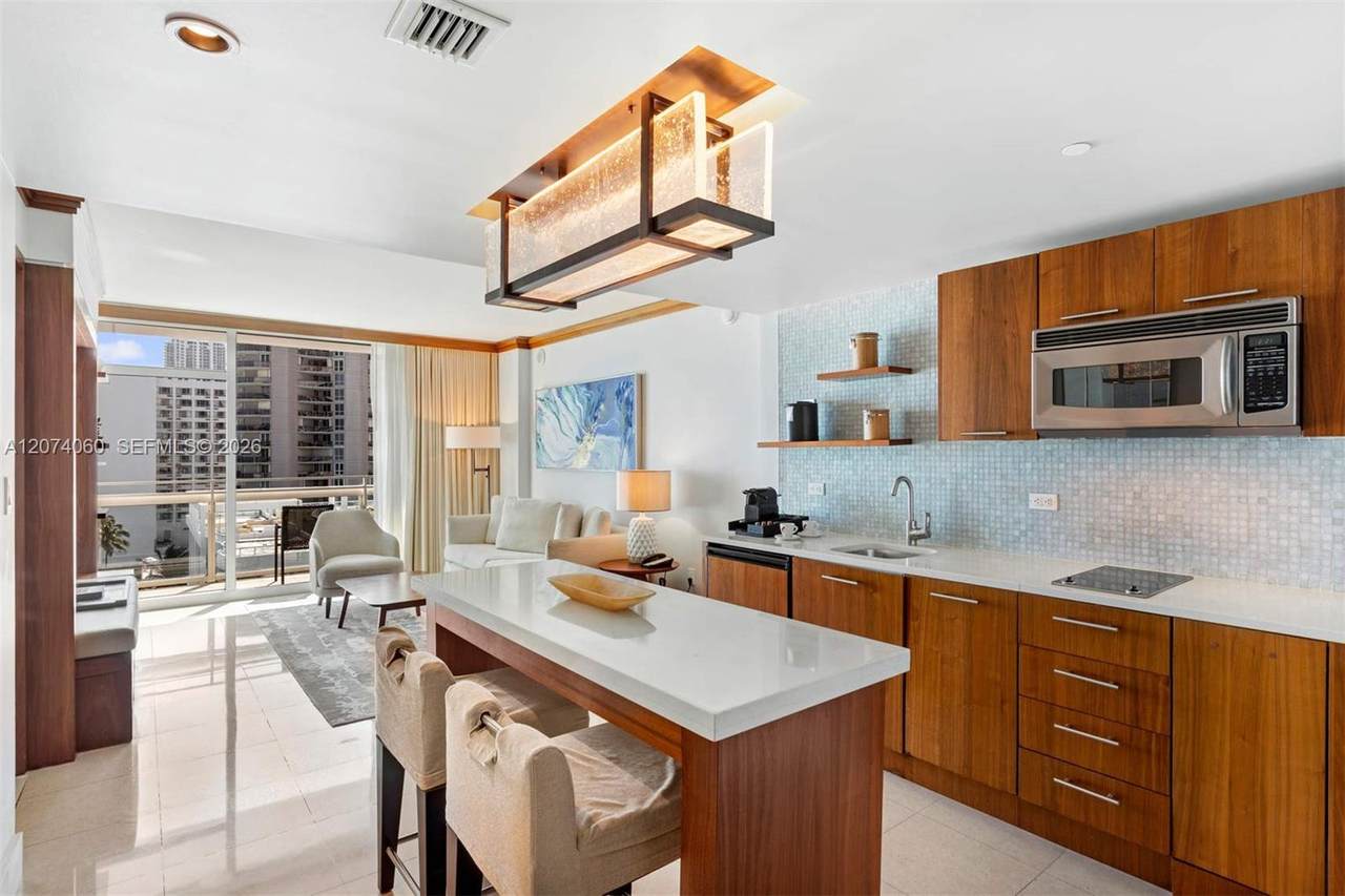https://bt-photos.global.ssl.fastly.net/miami/1280_boomver_1_A12074060-2.jpg