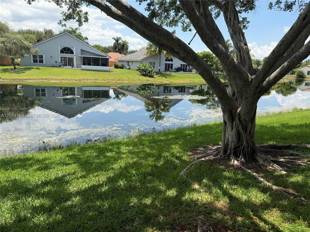 9454 Palm Cir S - Photo 1