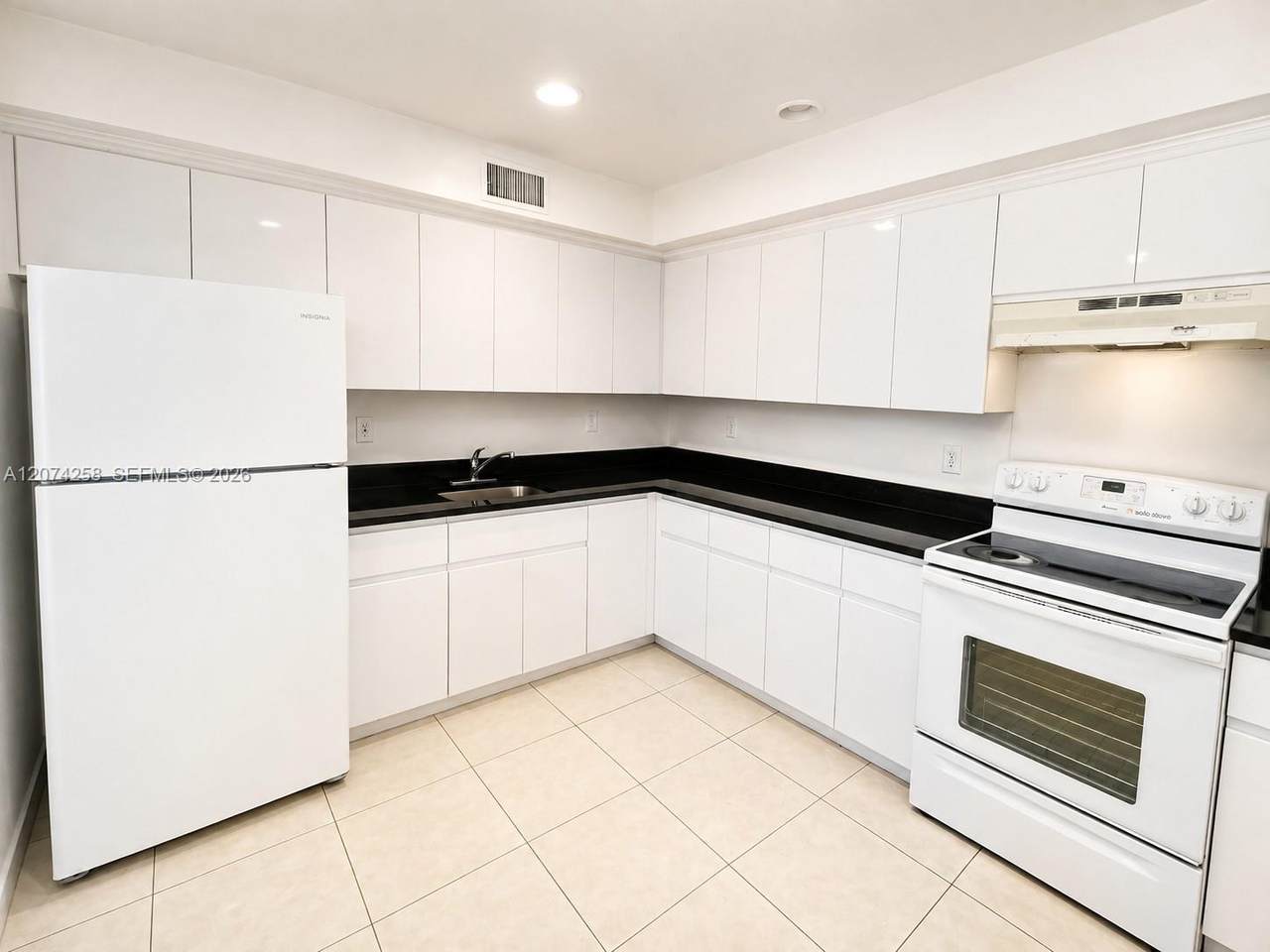 724 4th St - Photo 1