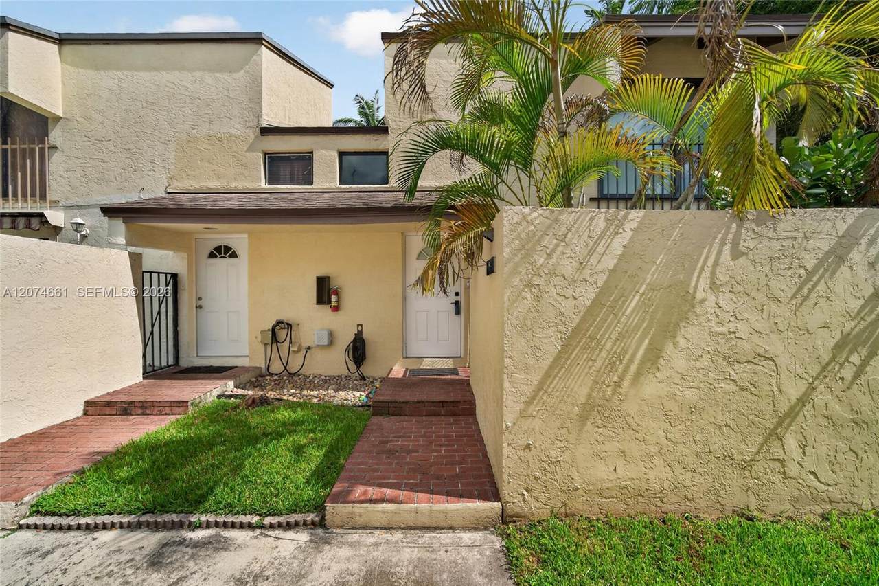 15811 91st Ct - Photo 1