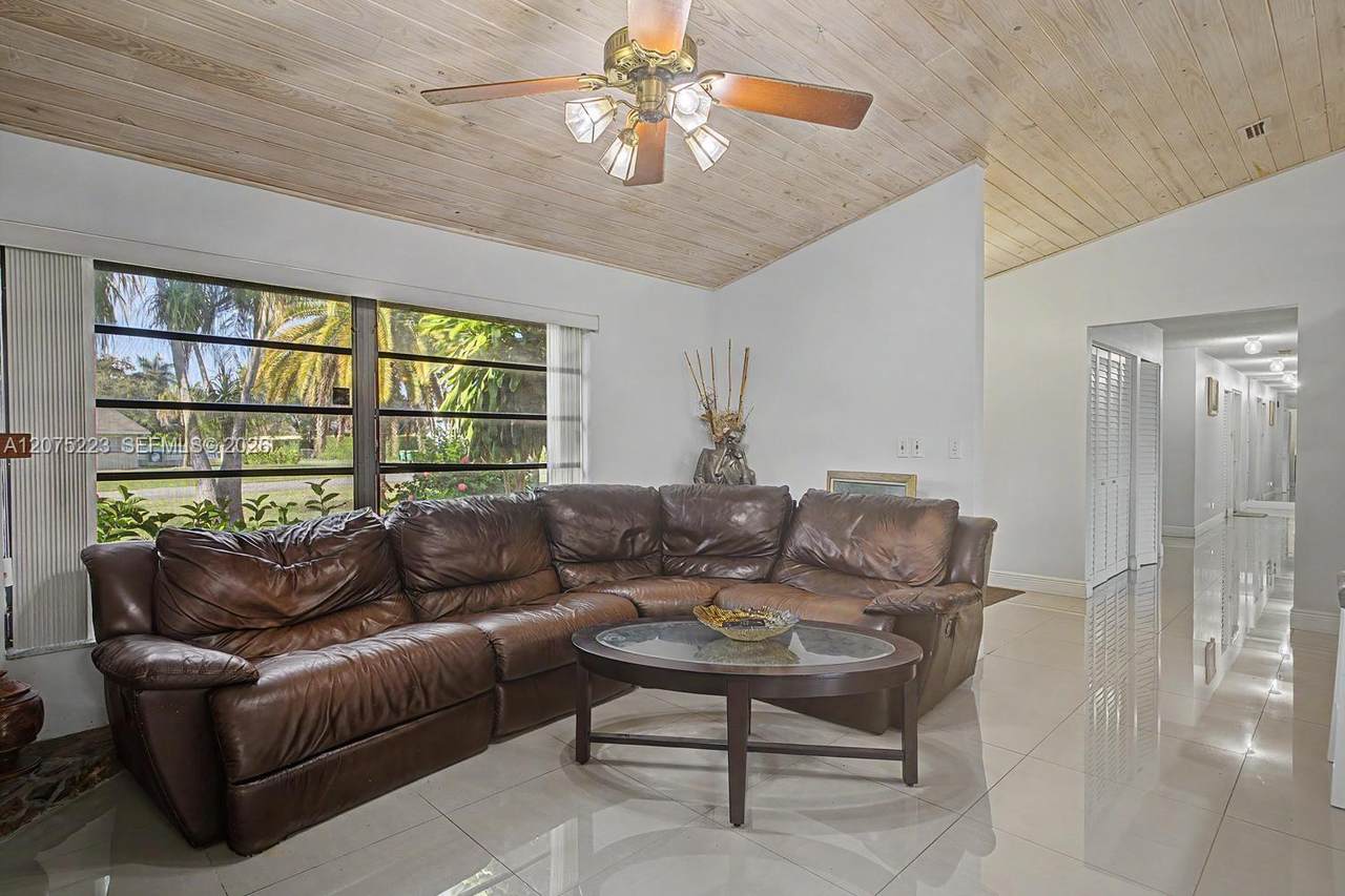 https://bt-photos.global.ssl.fastly.net/miami/1280_boomver_1_A12075223-2.jpg