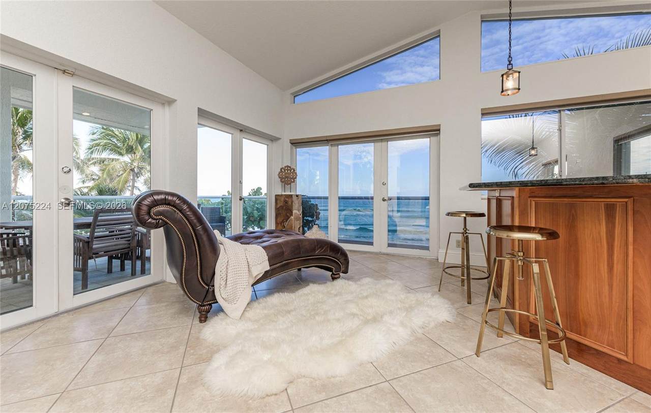 302 Balboa St - Photo 1