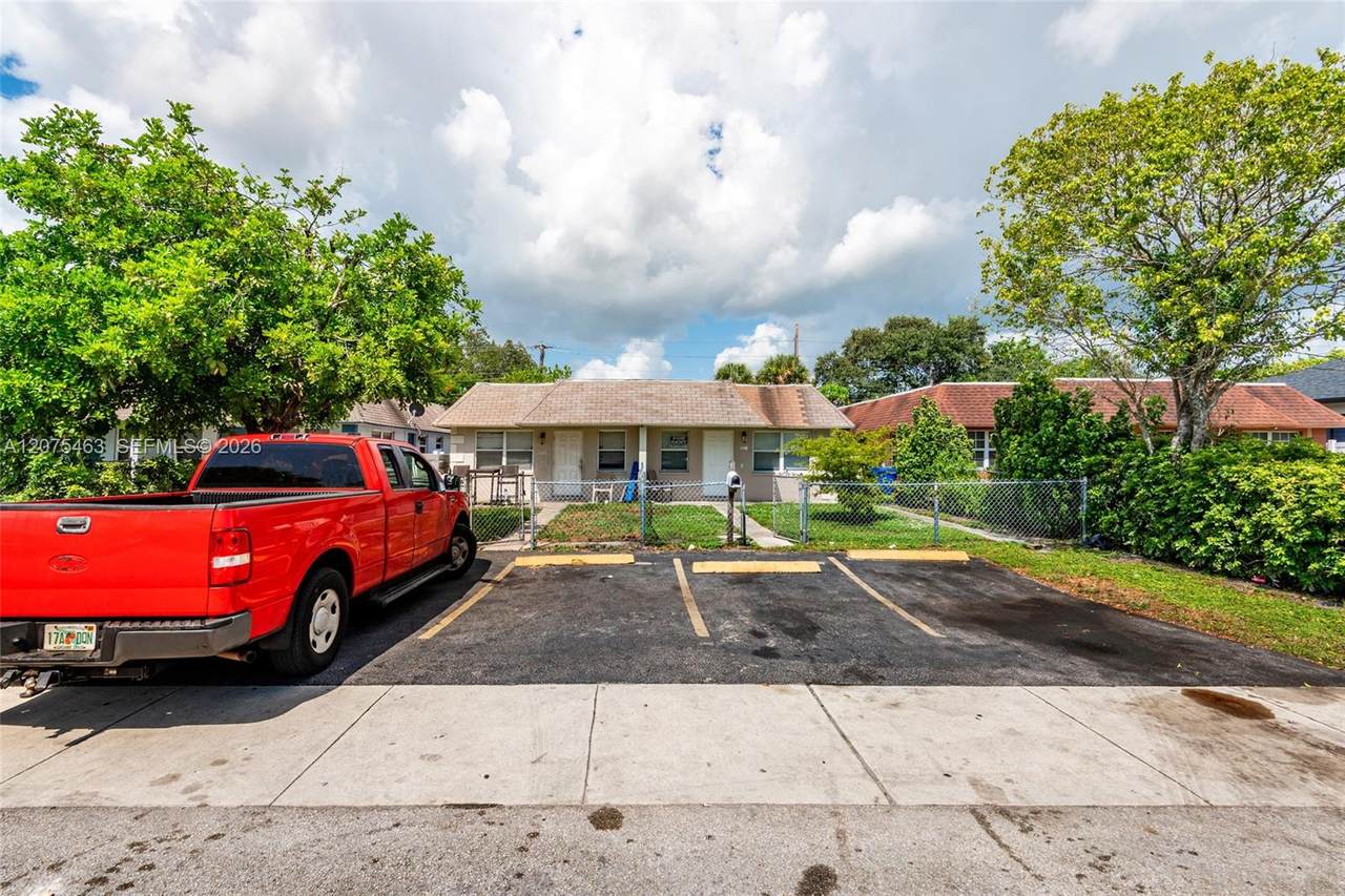 1607 8th Ave - Photo 1