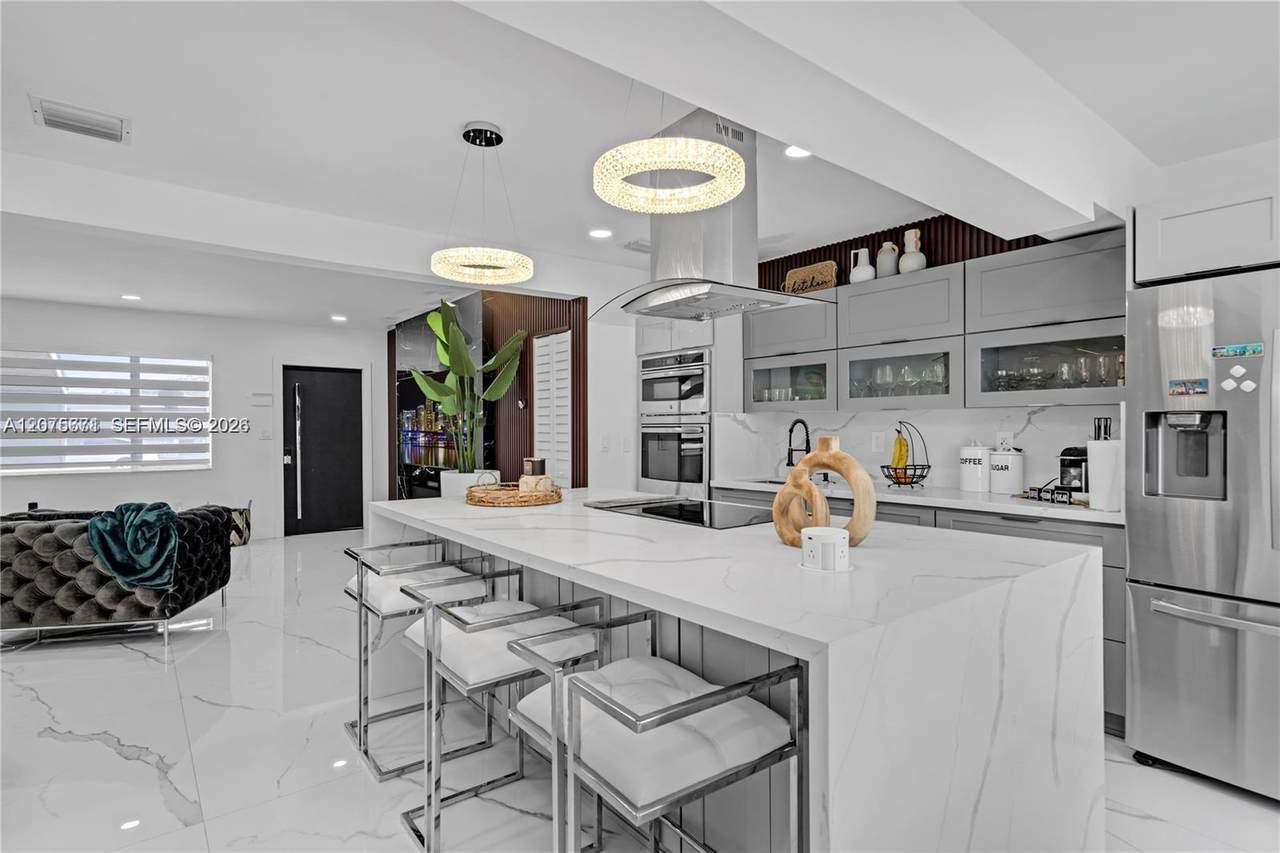 7031 12th St - Photo 1