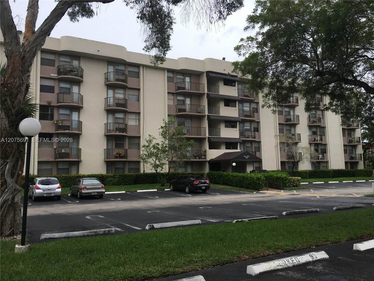2771 Riverside Dr - Photo 1