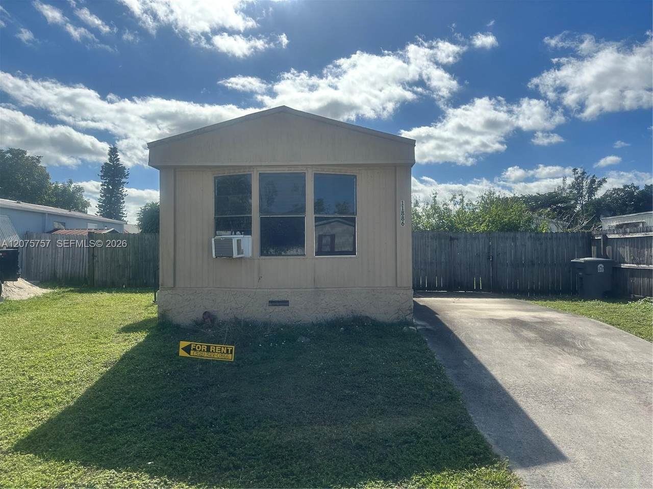 11886 Watergate Cir - Photo 1