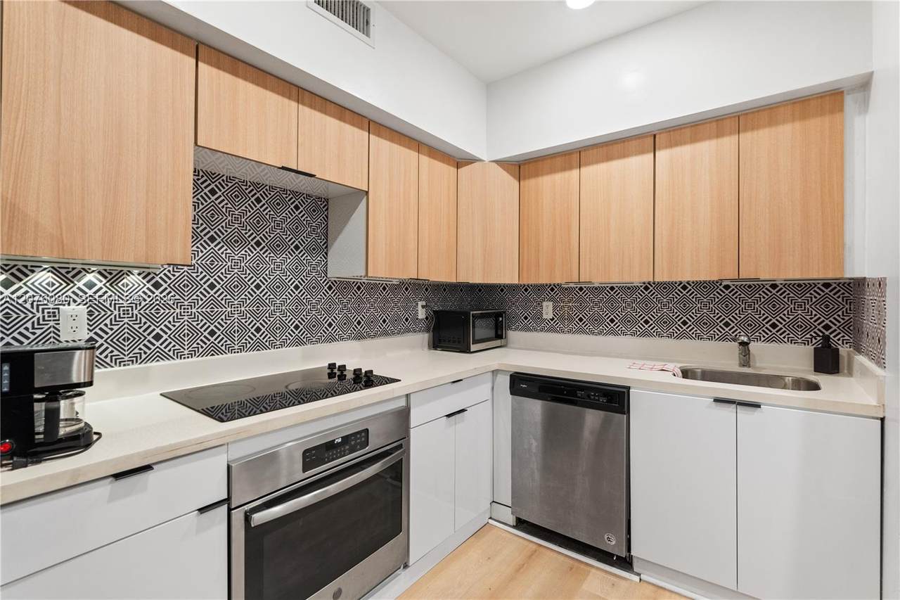 810 7th St - Photo 1