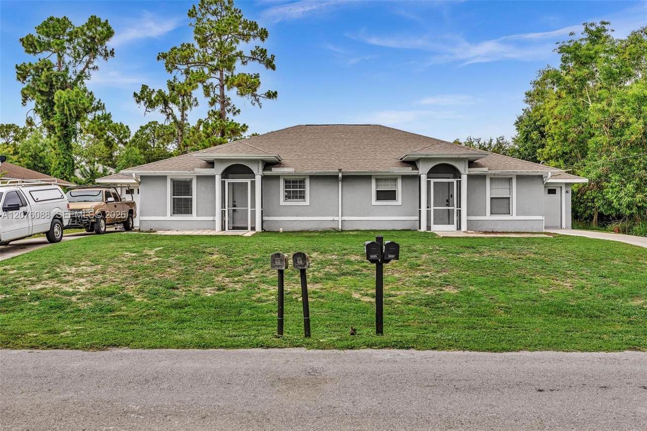 5325 30 ST SW - Photo 1