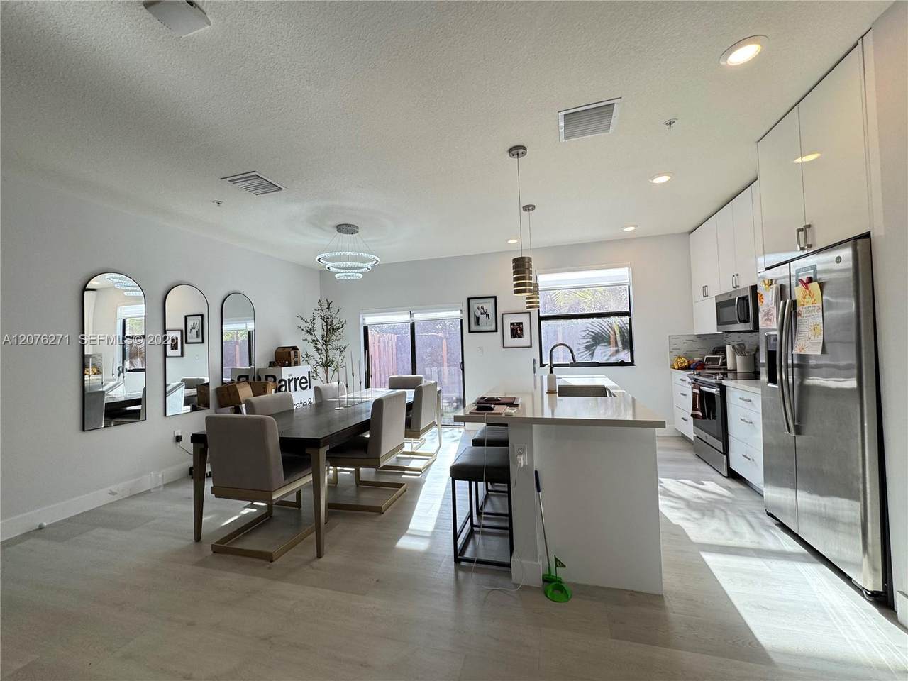 10413 82nd St - Photo 1