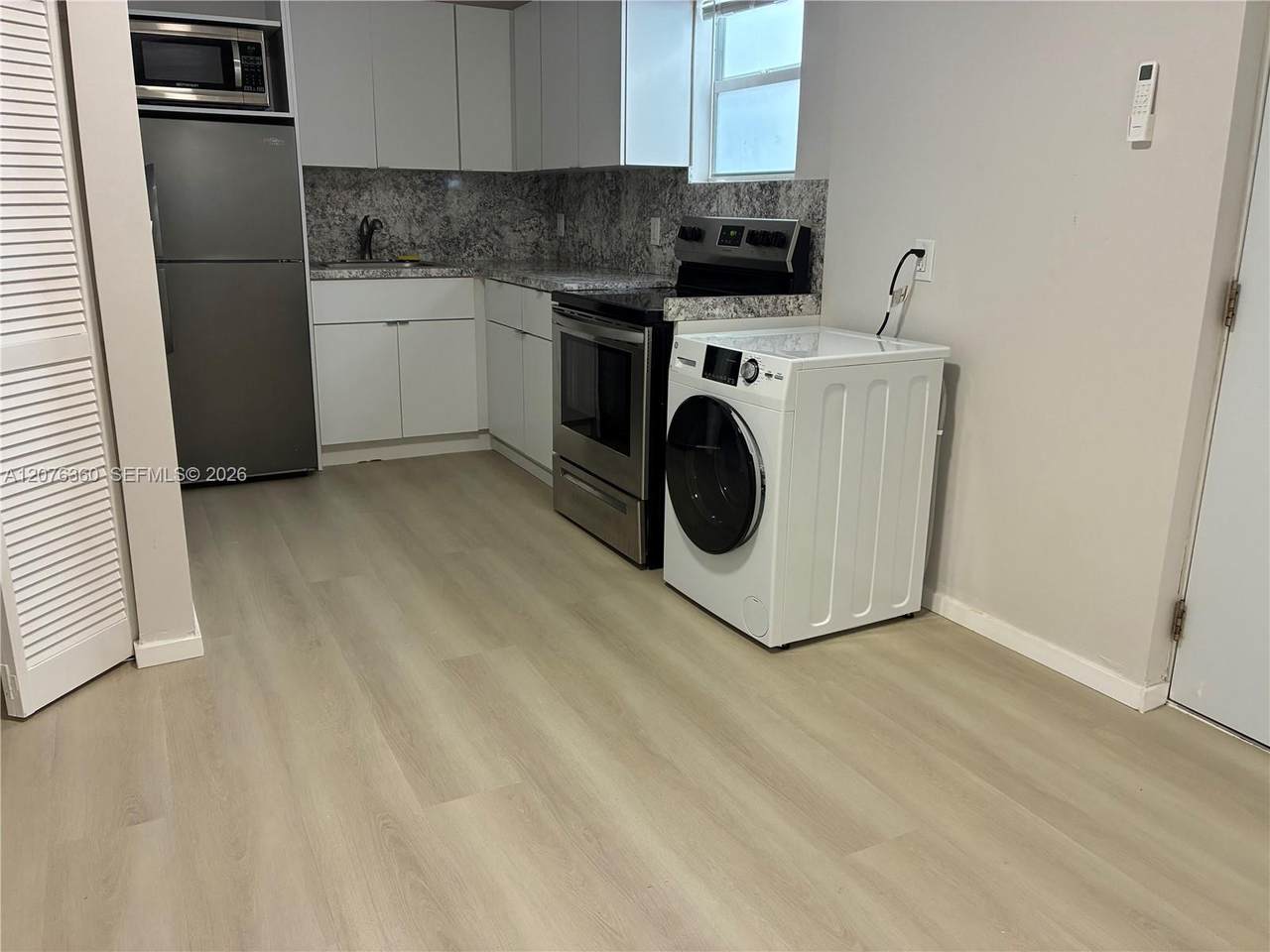 450 62nd St - Photo 1