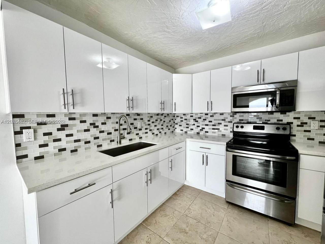 7010 186th St - Photo 1