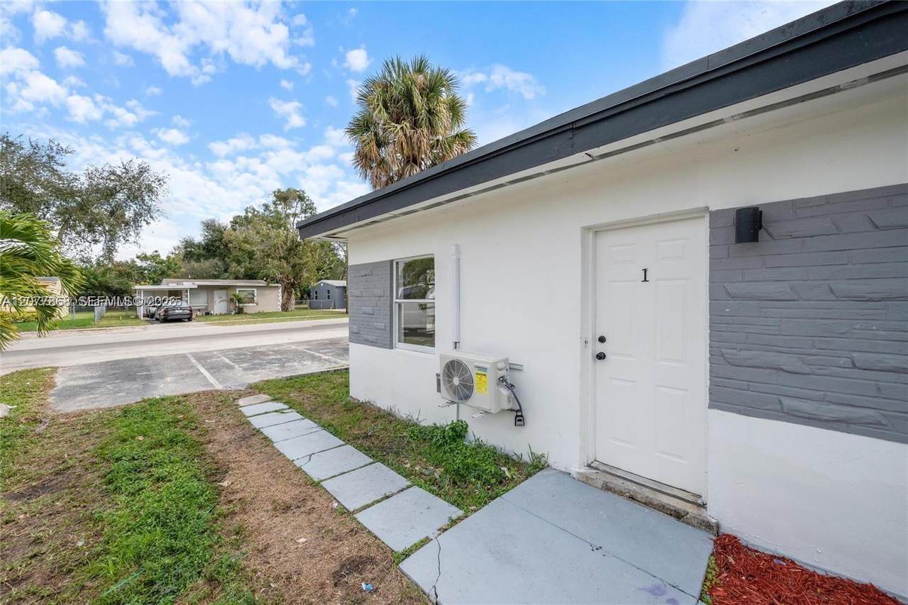 417 15th Ave - Photo 1