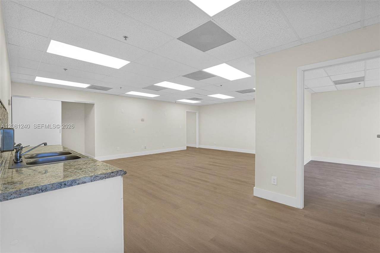 2691 Oakland Park Blvd - Photo 1