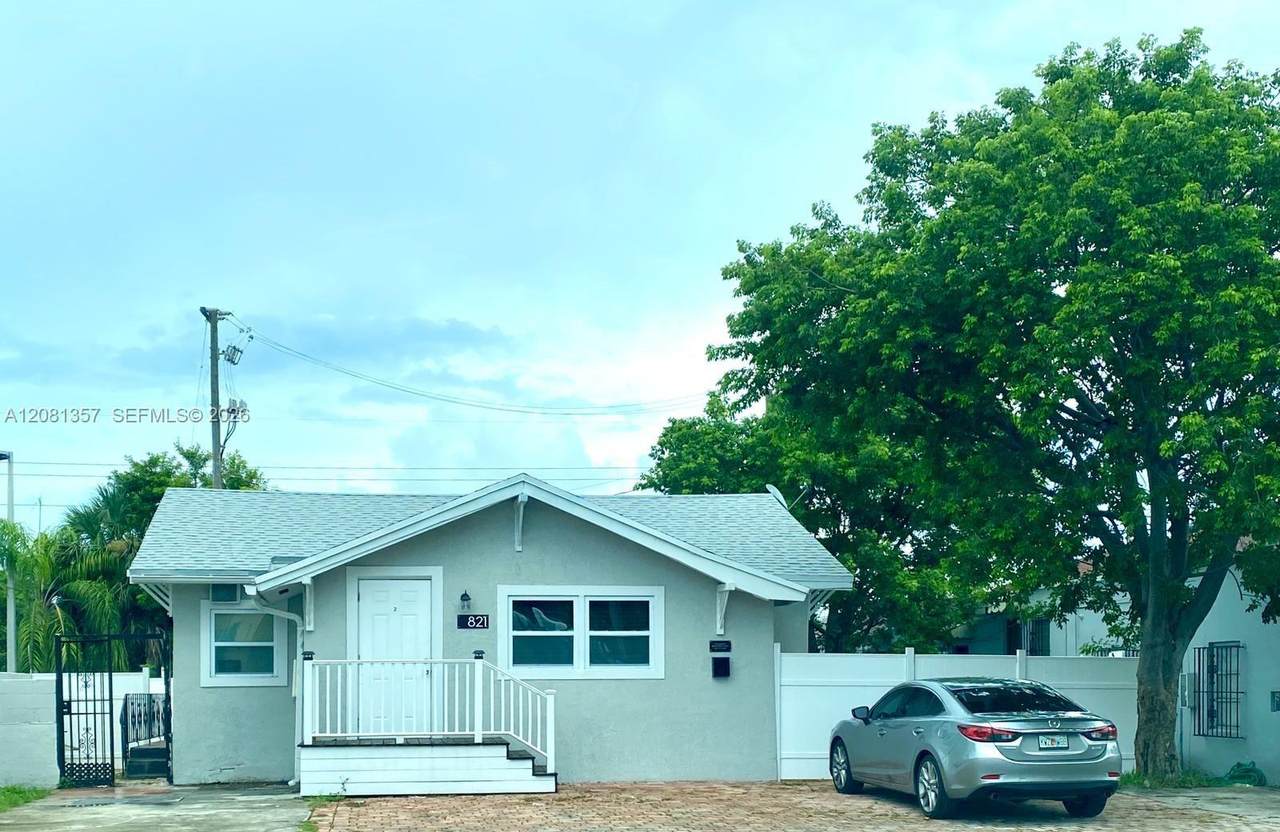 821 29th Ct - Photo 1