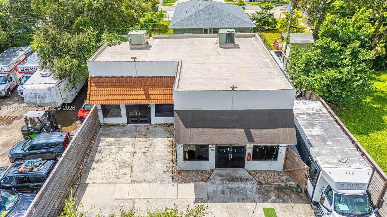 6260 Johnson St - Photo 1
