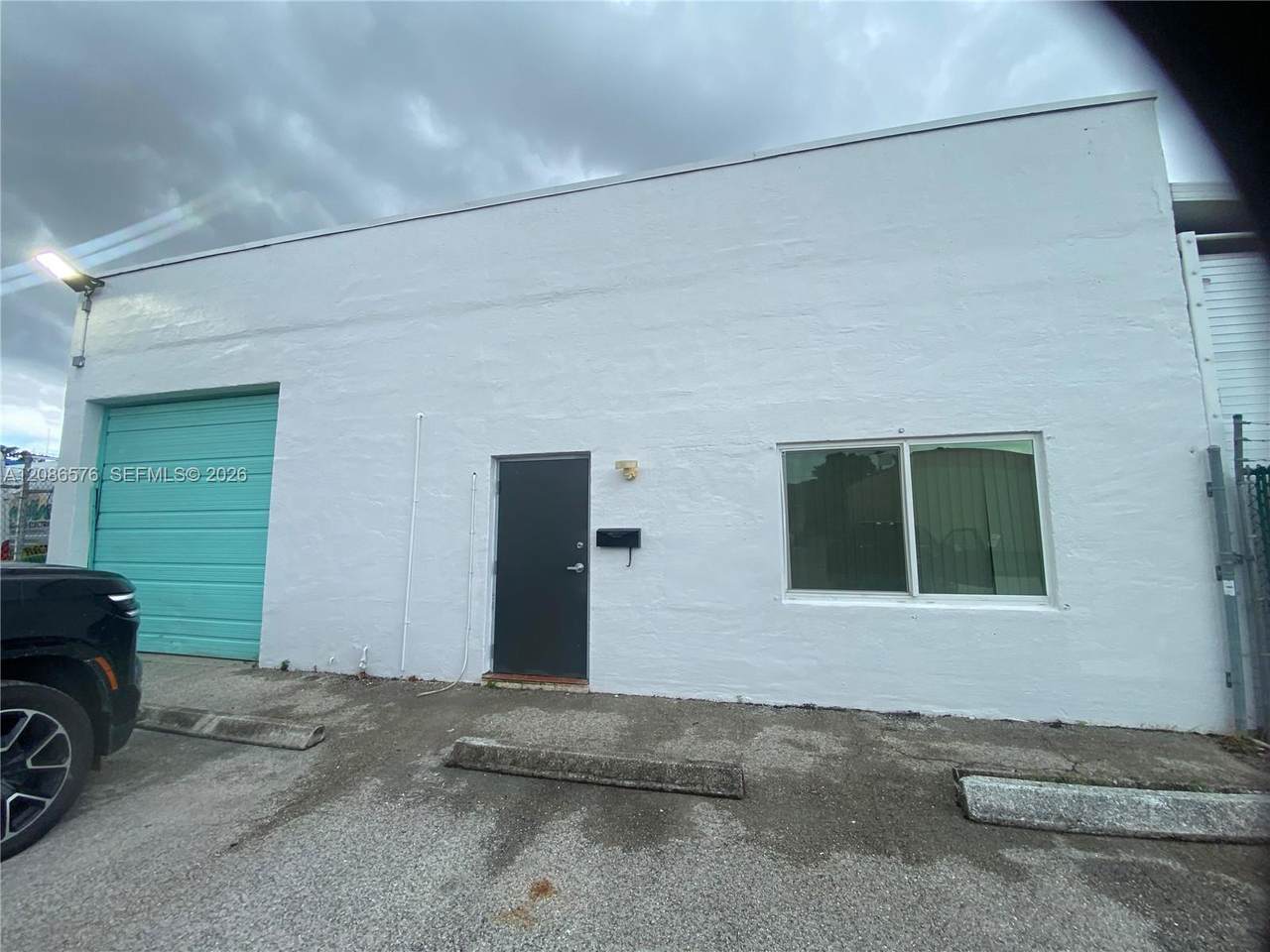 340 21st Ter - Photo 1
