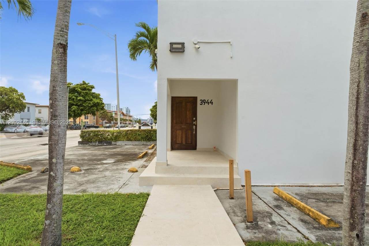 https://bt-photos.global.ssl.fastly.net/miami/1280_boomver_1_A12092140-2.jpg