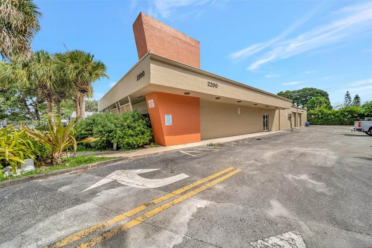 2200 University Dr - Photo 1