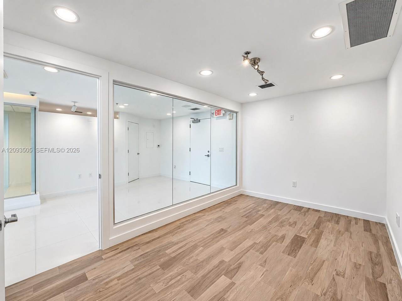 https://bt-photos.global.ssl.fastly.net/miami/1280_boomver_1_A12093505-2.jpg