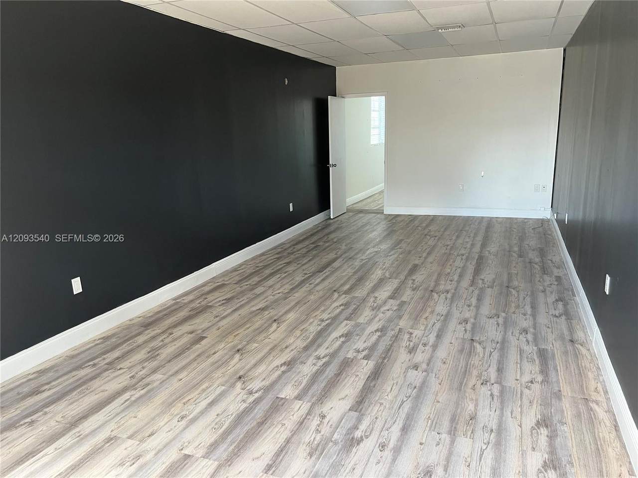 10527 40th St - Photo 1