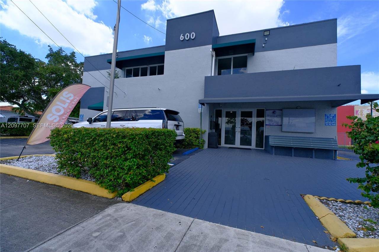 600 35th Ave - Photo 1