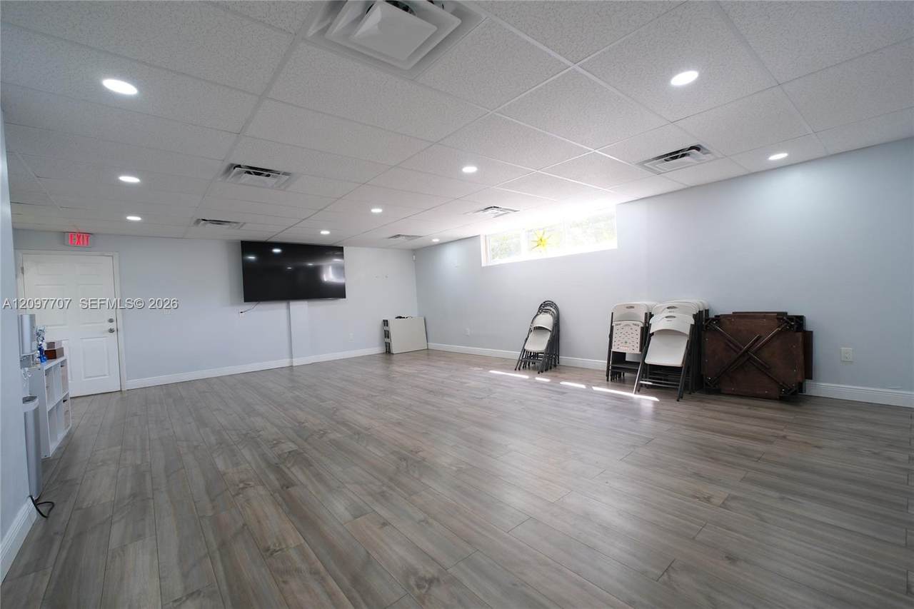 https://bt-photos.global.ssl.fastly.net/miami/1280_boomver_1_A12097707-2.jpg
