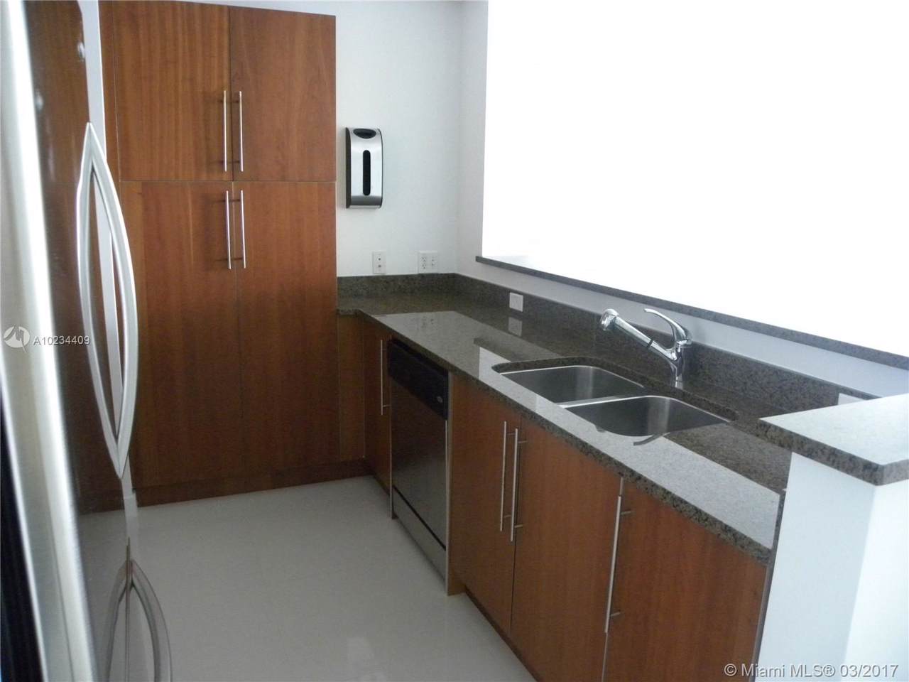 300 Biscayne Blvd - Photo 1