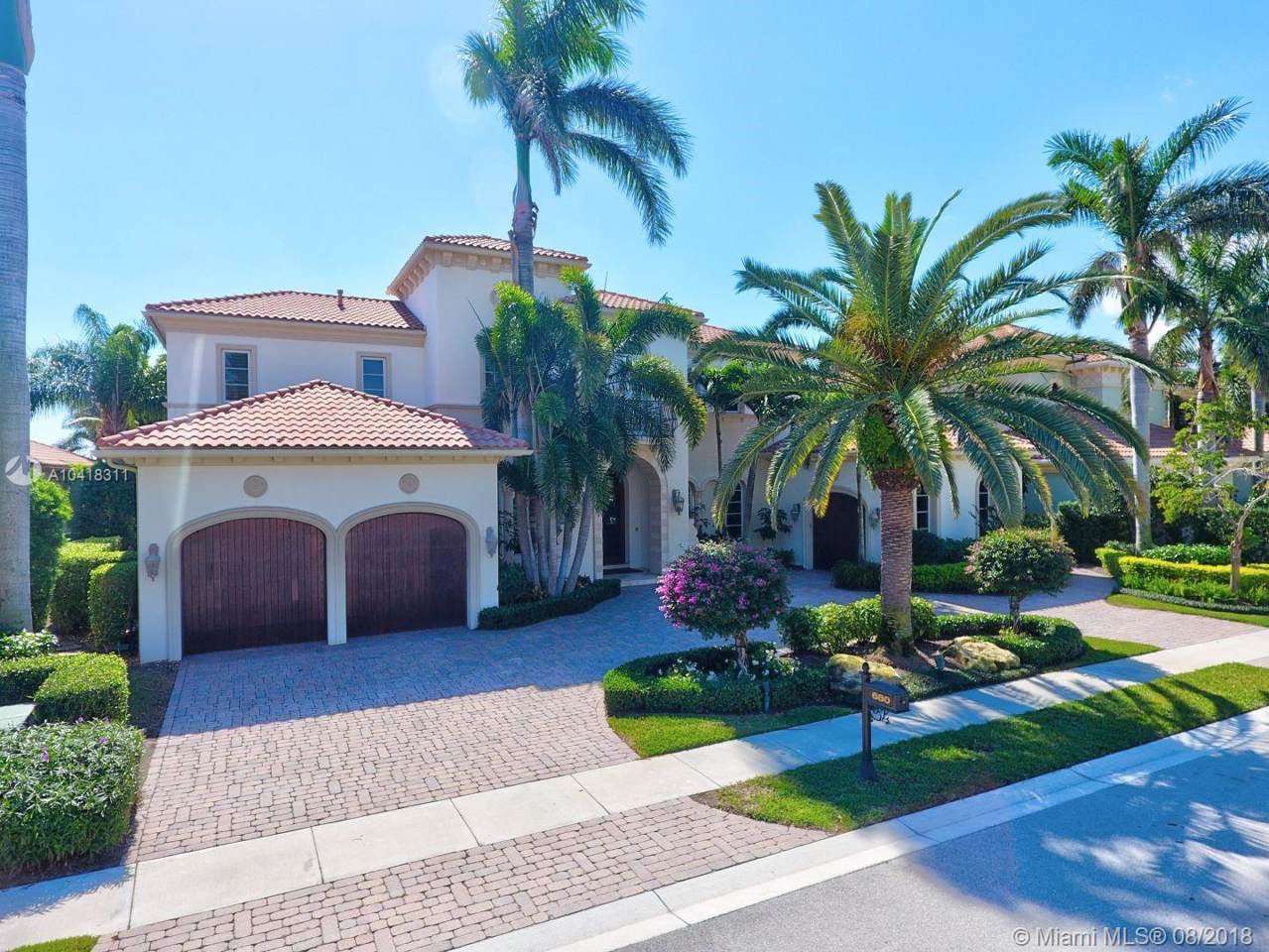 680 Hermitage Cir - Photo 1