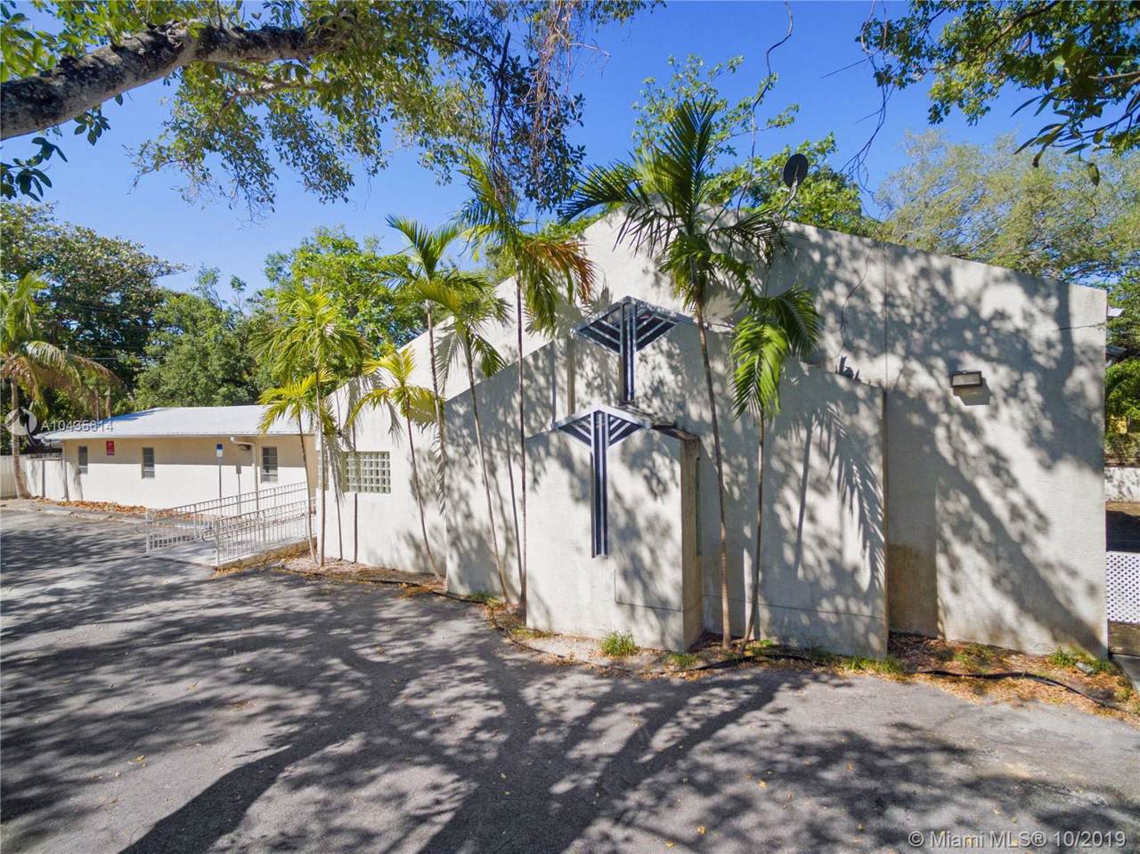 3291 Franklin Ave - Photo 1