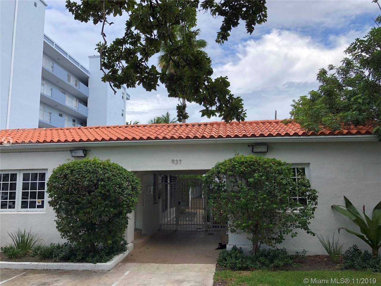 937 Lenox Ave - Photo 1