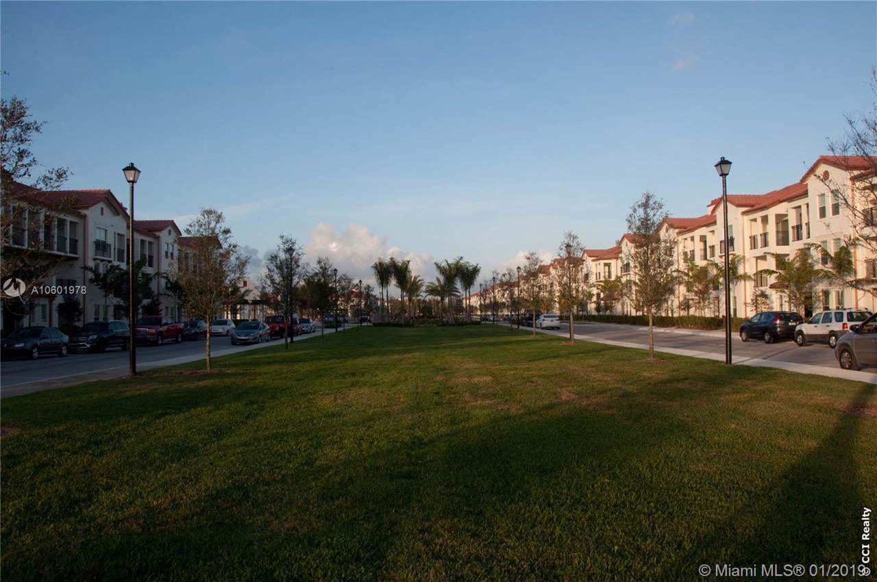 9424 171st Pl - Photo 1