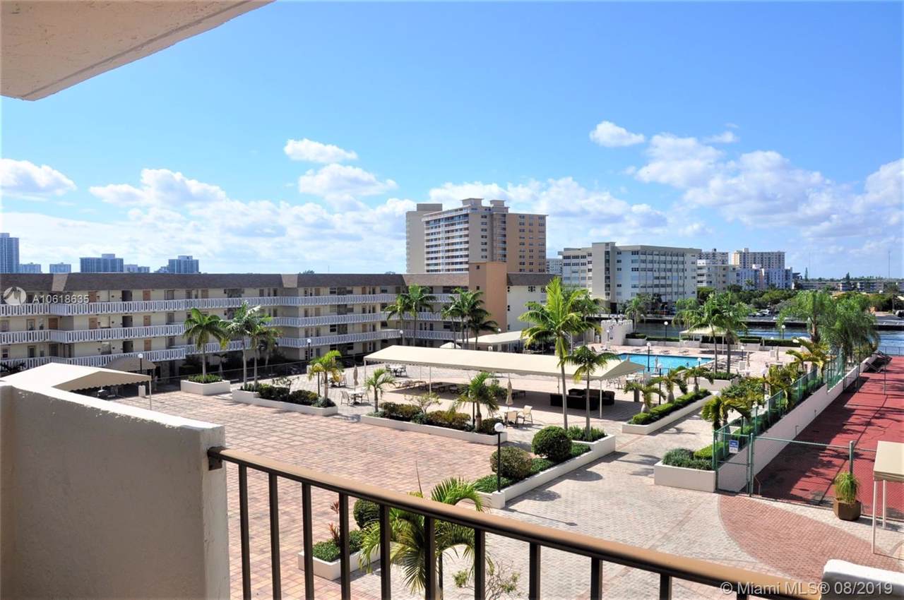 1865 Ocean Dr - Photo 1