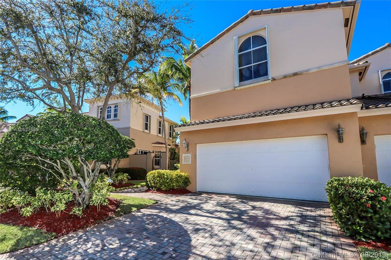 892 Spinnaker Dr W - Photo 1