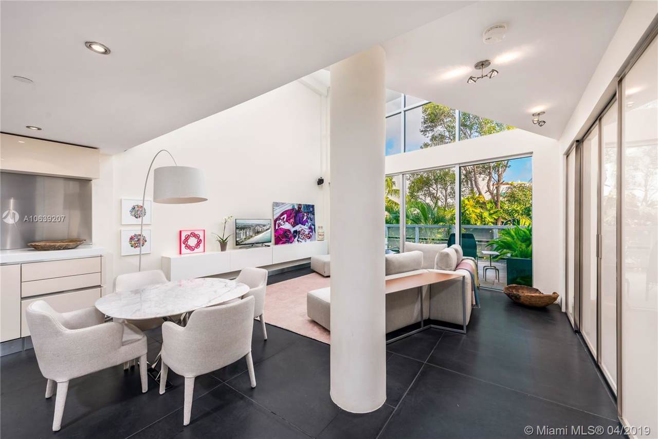 221 Jefferson Ave - Photo 1