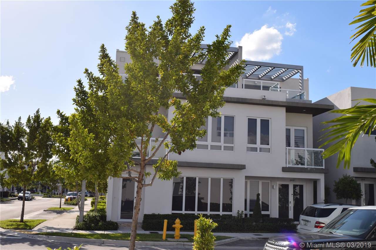 6412 104th Ct - Photo 1