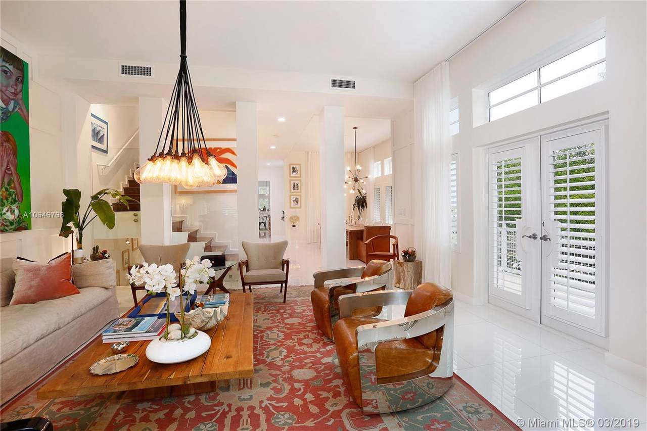 211 Ari Way - Photo 1